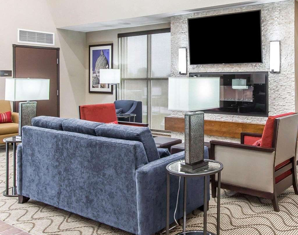 Comfort Suites West Omaha主图