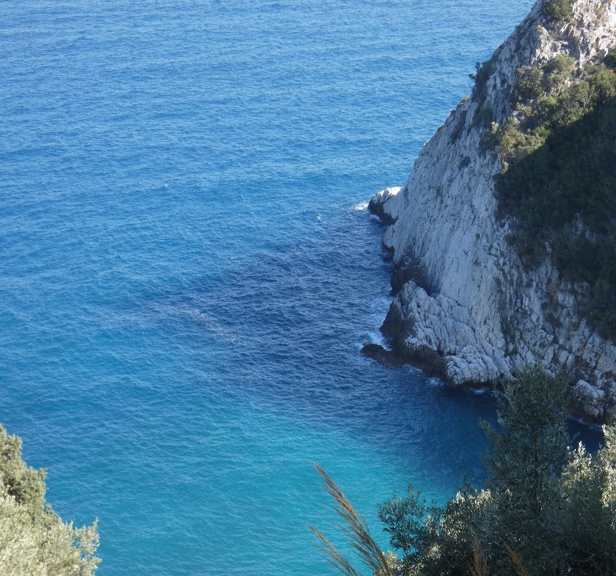 Fakistra Beach-Mouresi必去景点