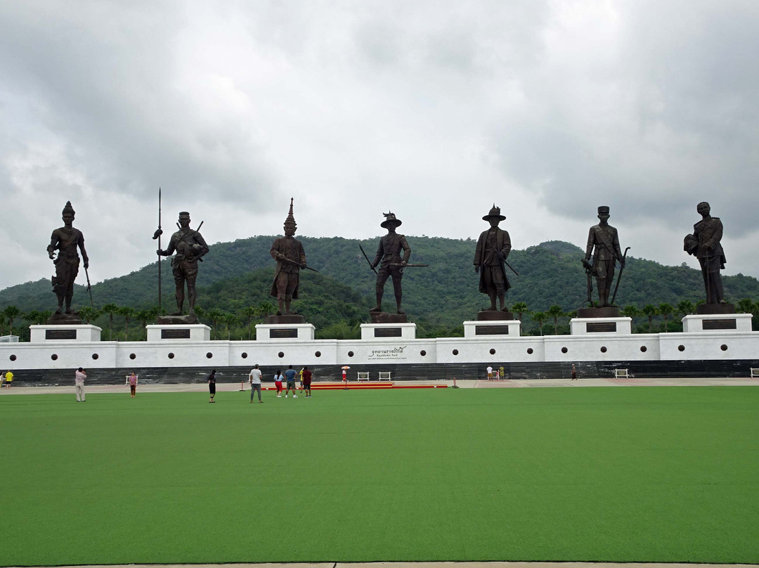 7 Kings of Siam Statues-Nong Kae必去景点