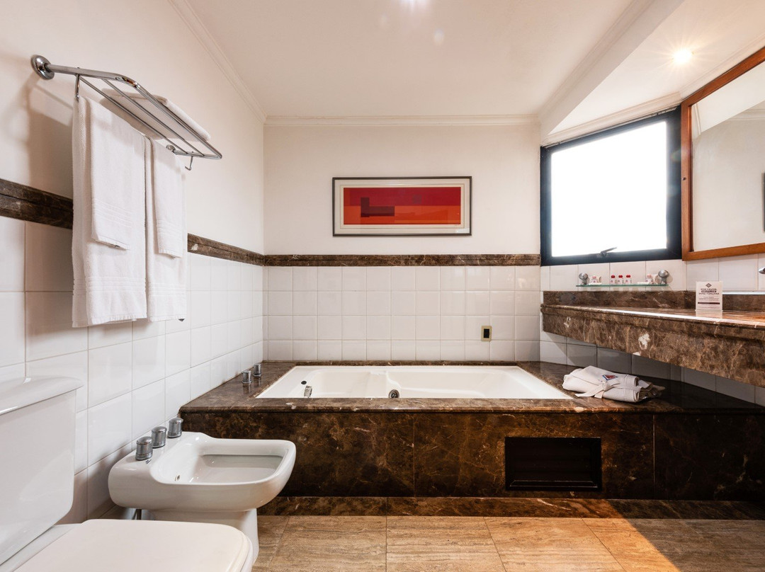 君迪亞山峰套房酒店主图