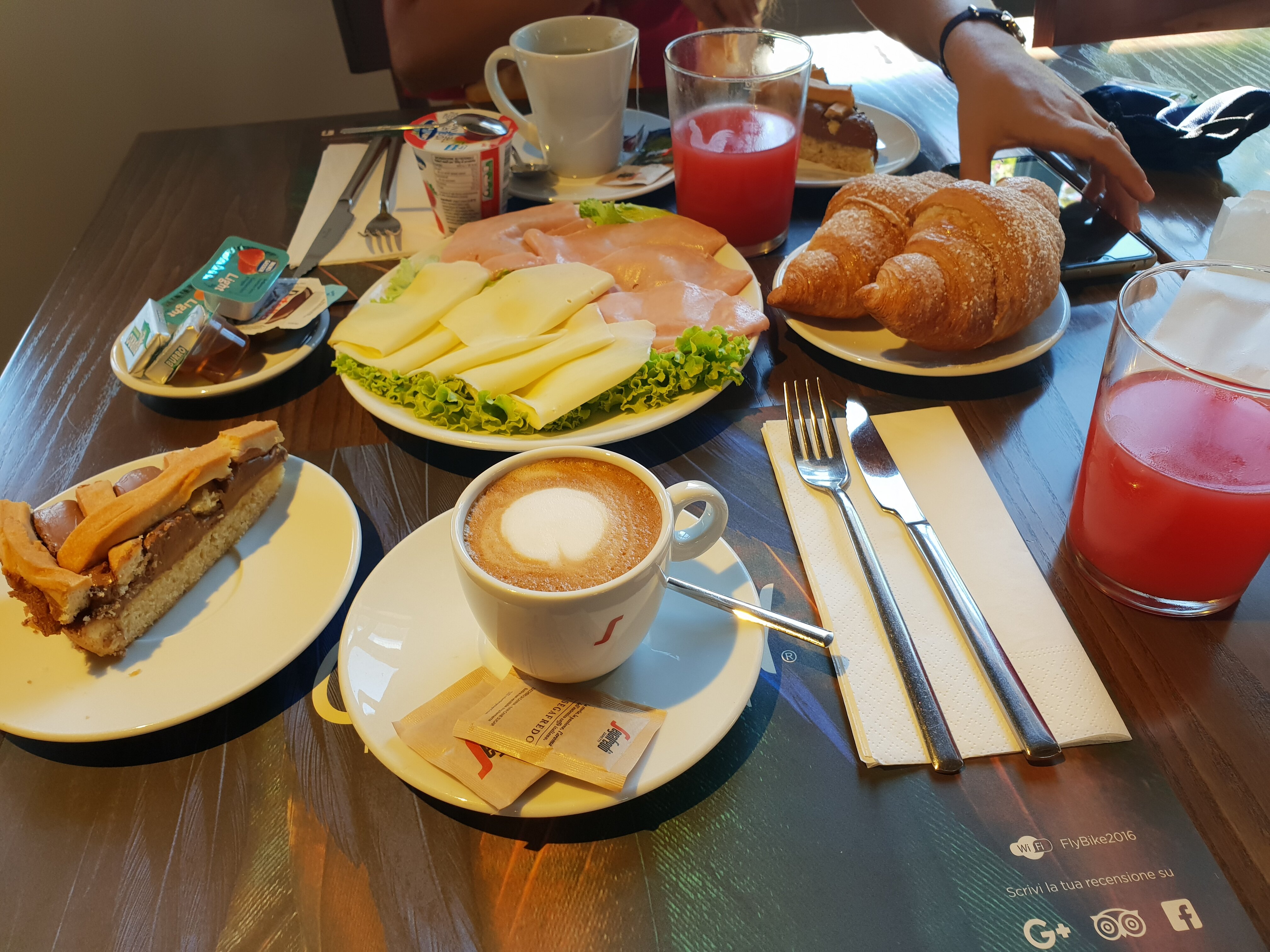 Fly Bike Hotel-餐饮
