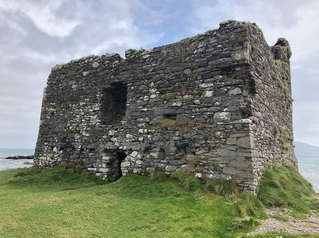 McCarthy Mór Tower House - Ballinskellig Castle景点图片