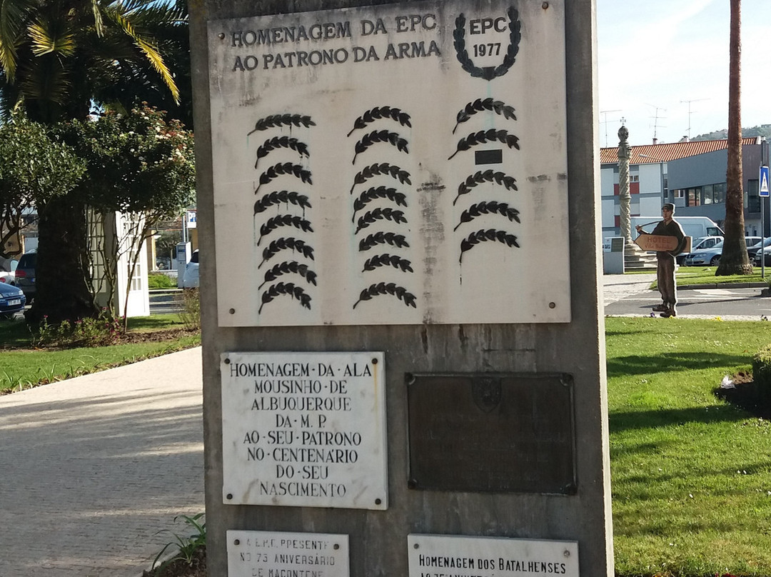 Homenagem a Mouzinho de Albuquerque-Batalha必去景点