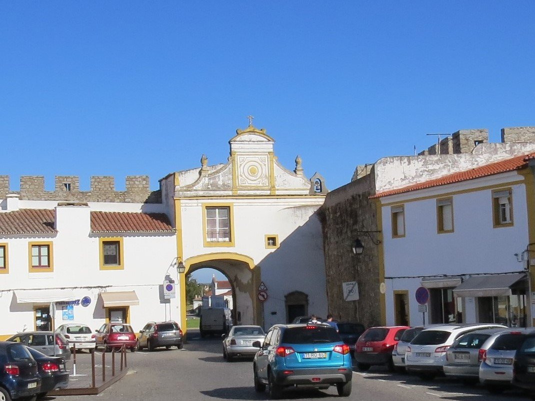 Porta de Avis (Évora)景点图片