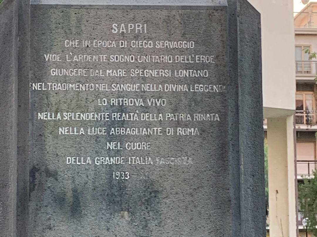 Bronze Statue of Carlo Pisacane景点图片