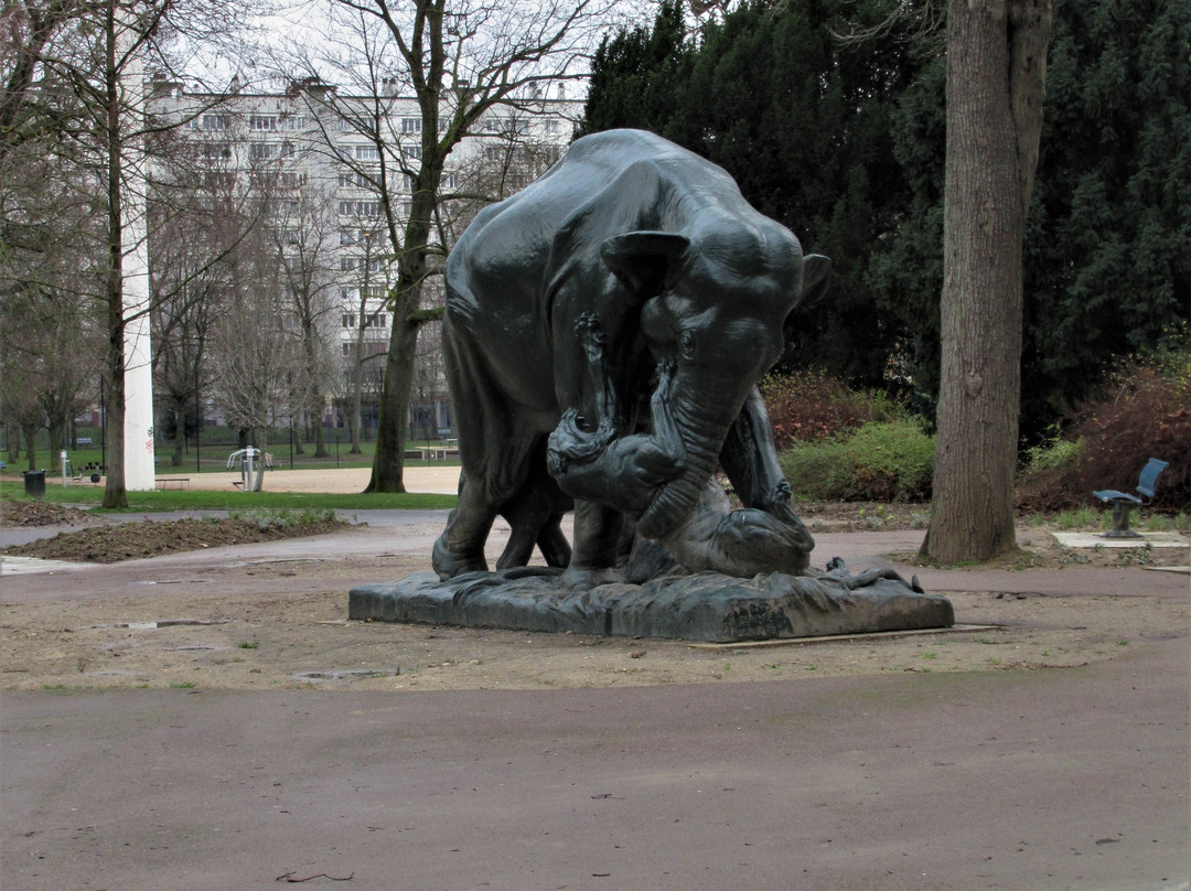 Statue Eléphant Attaqué par un Tigre景点图片