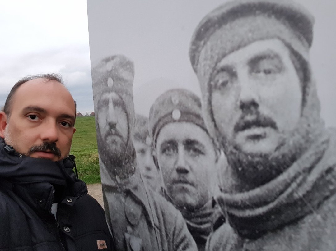 Christmas Truce Memorial景点图片