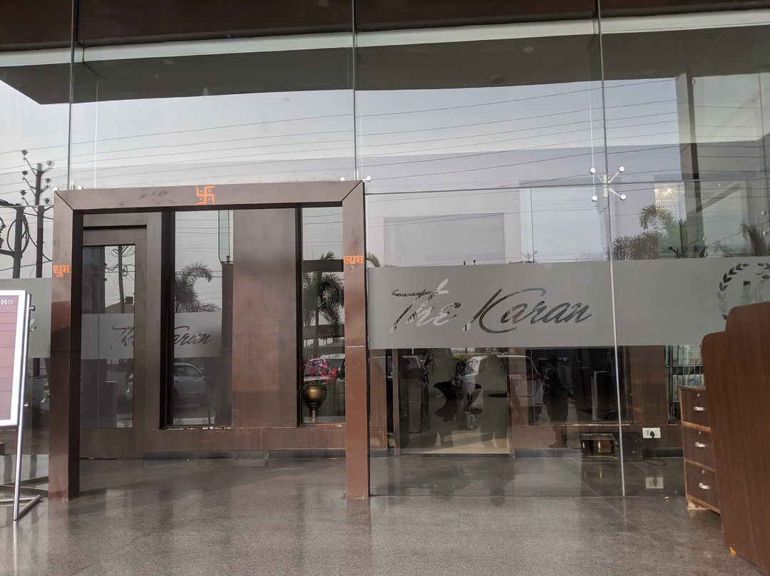 Hotel The Karan主图