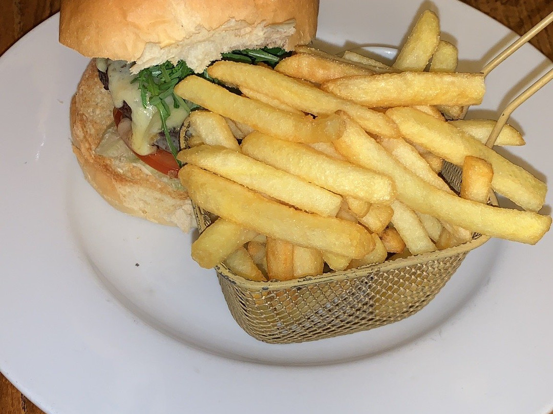 Ye Old Fighting Cocks主图