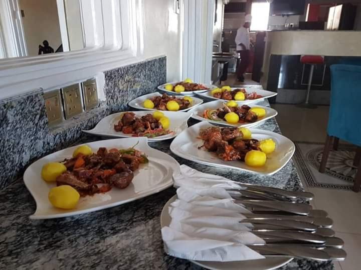 Pent House Inn Namugongo-餐饮