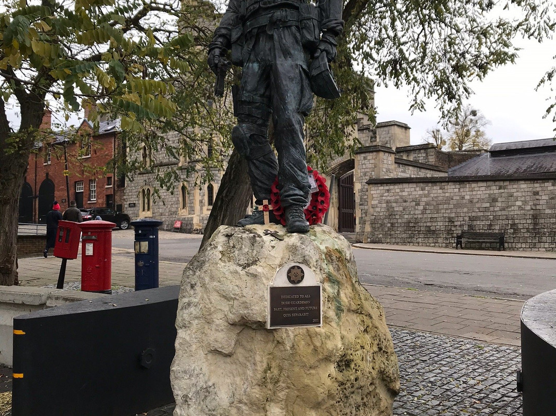 Irish Guardsman Statue-温莎必去景点
