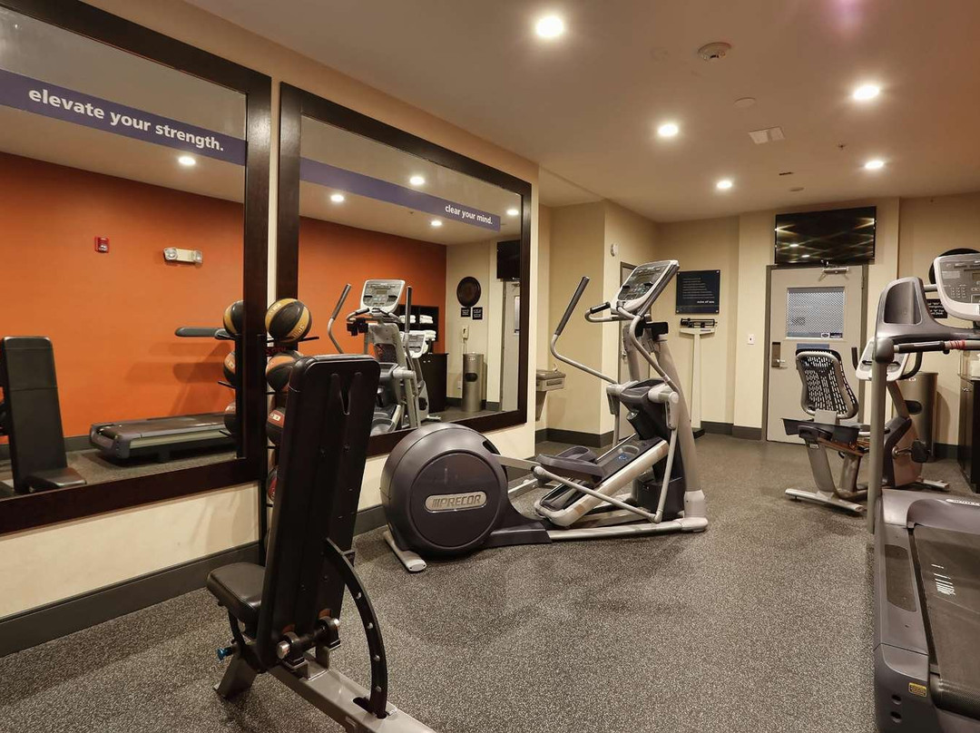 Hampton Inn Paris主图