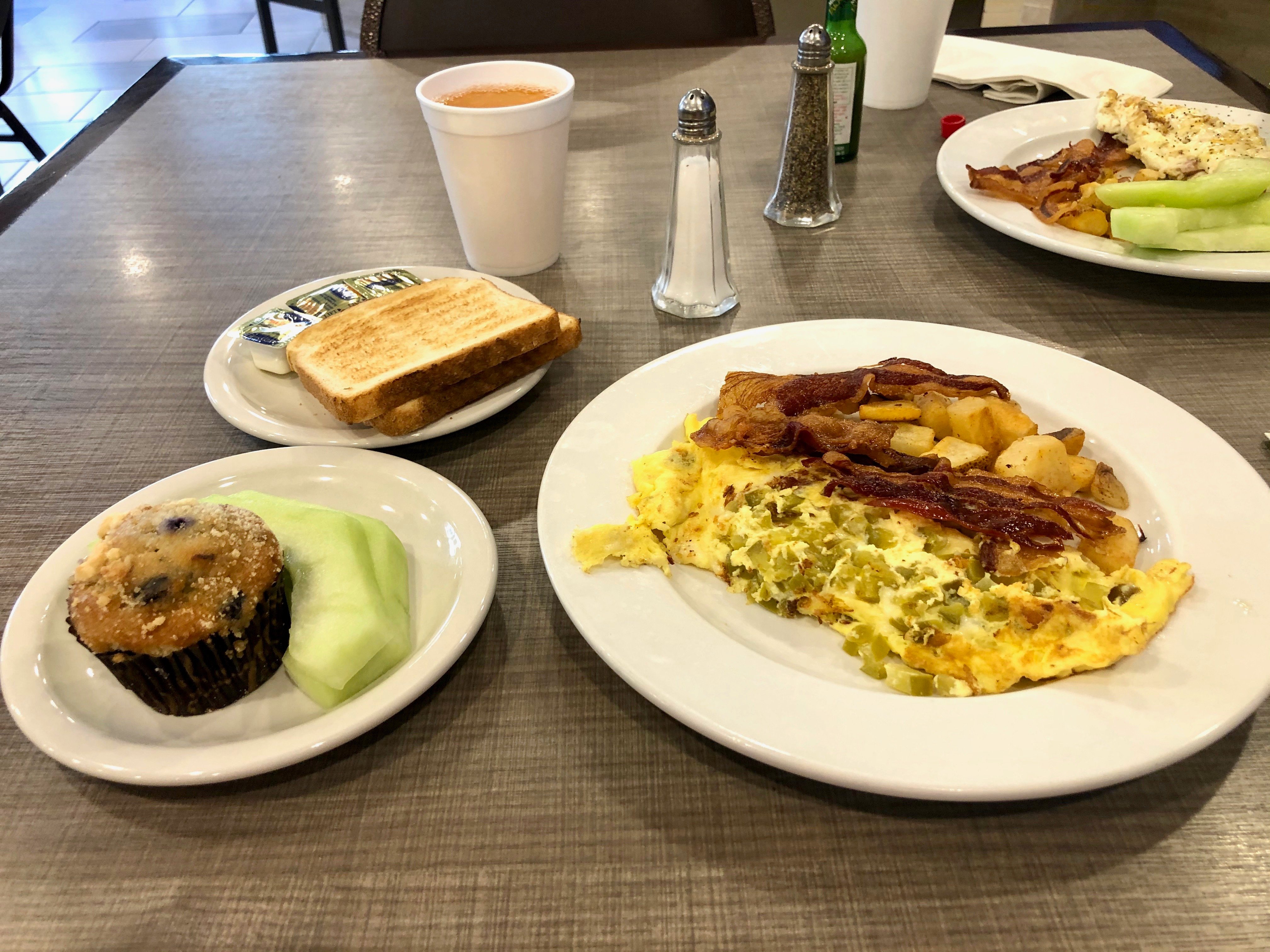 希尔顿隆波克中央海岸大使套房酒店-餐饮