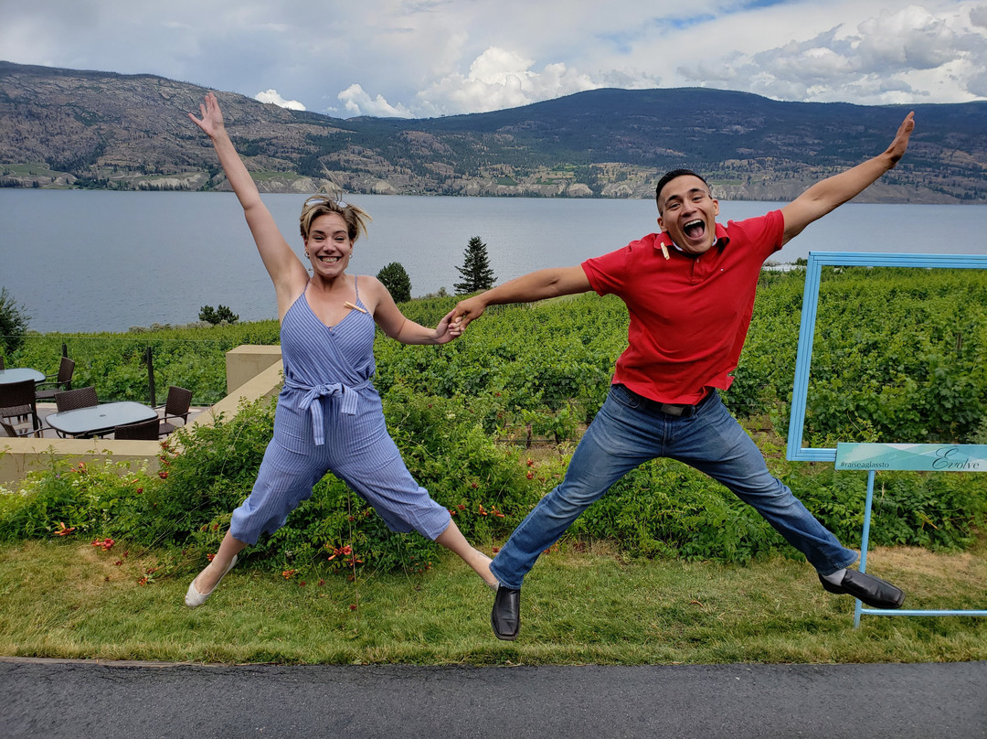 Ogopogo Tours景点图片