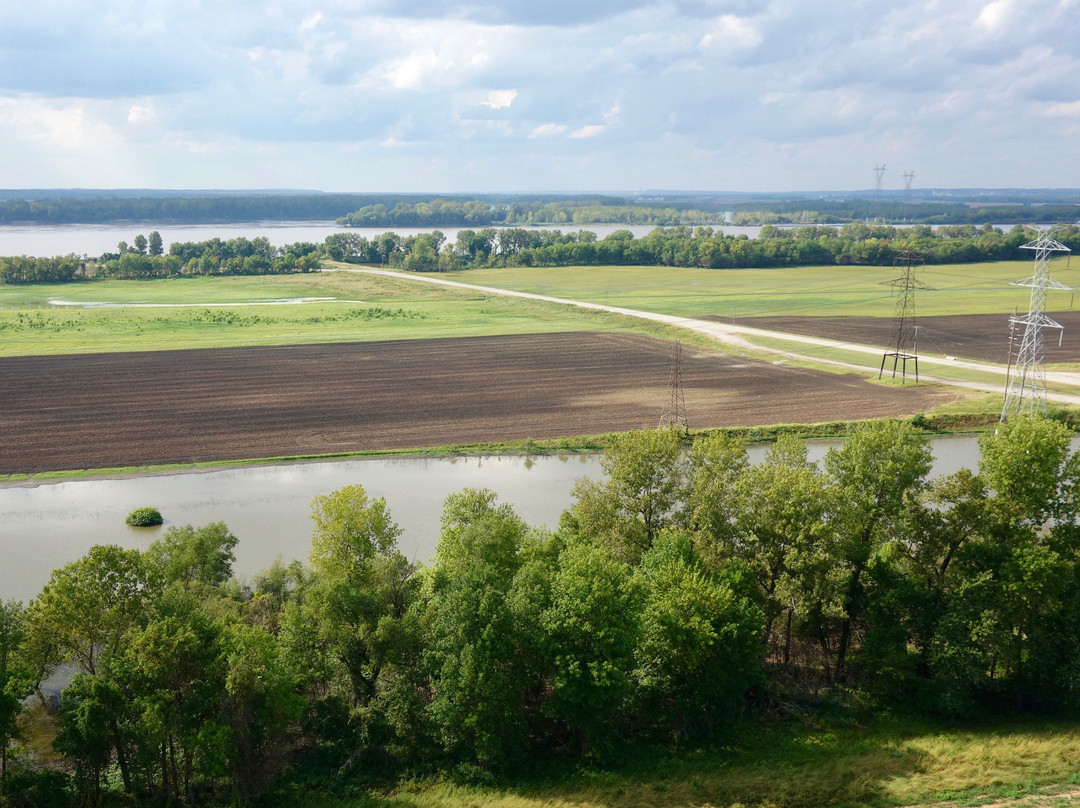 Lewis and Clark Confluence Tower-Hartford必去景点