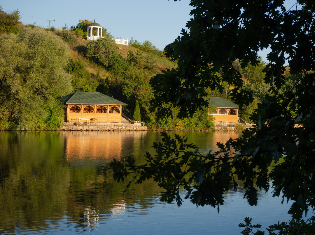 Grushevoue Lake景点图片