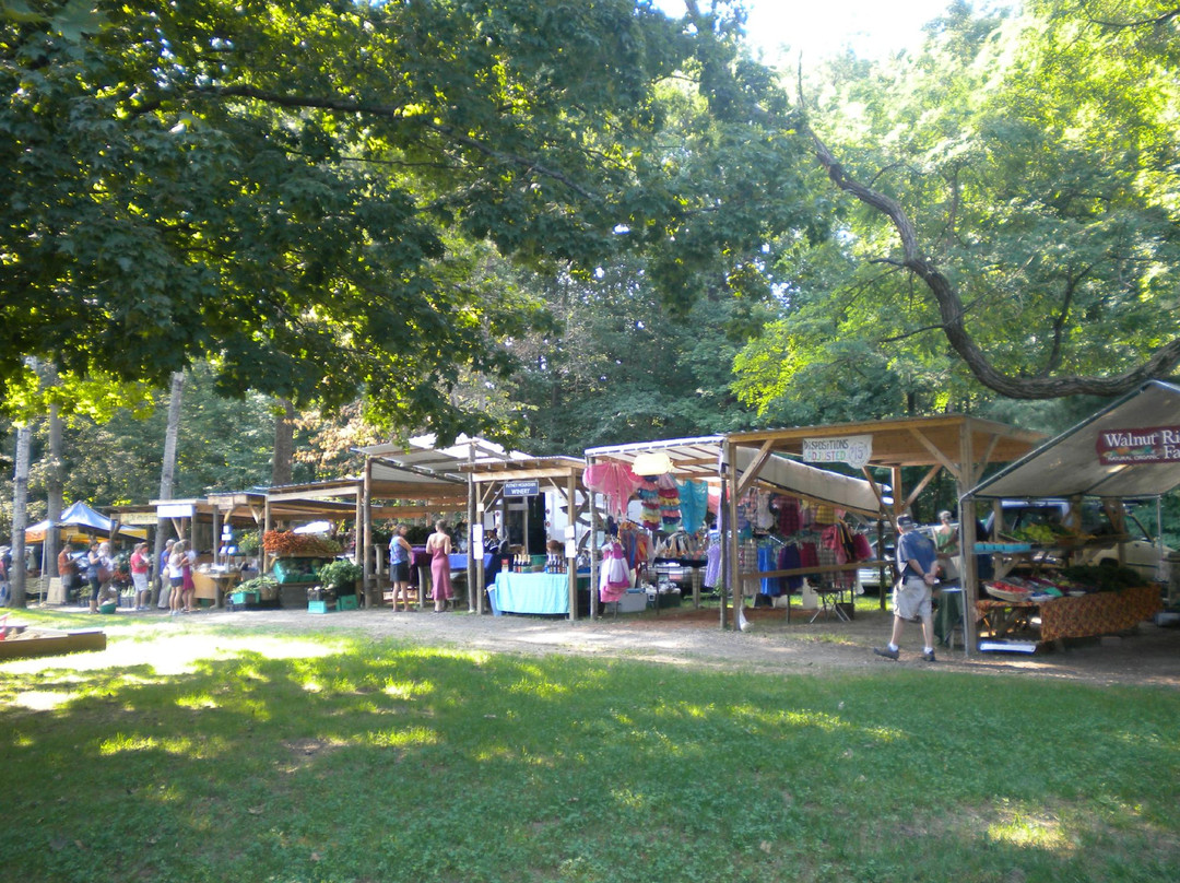 布拉特尔伯勒旅游景点-Brattleboro Farmers' Market