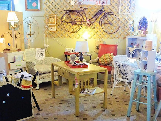 Clifton旅游景点-Eight Gates Antiques