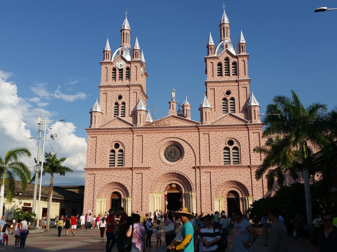 Basilica del Senor de los Milagros de Buga景点图片