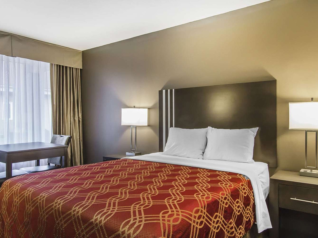 Econo Lodge Inn & Suites主图