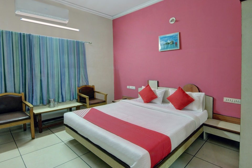 OYO 30636 Hotel Navaratna International主图