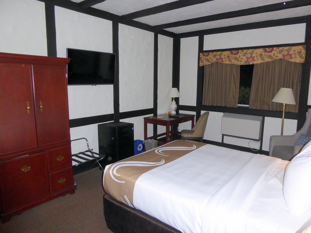 Quality Inn Waddling Dog主图