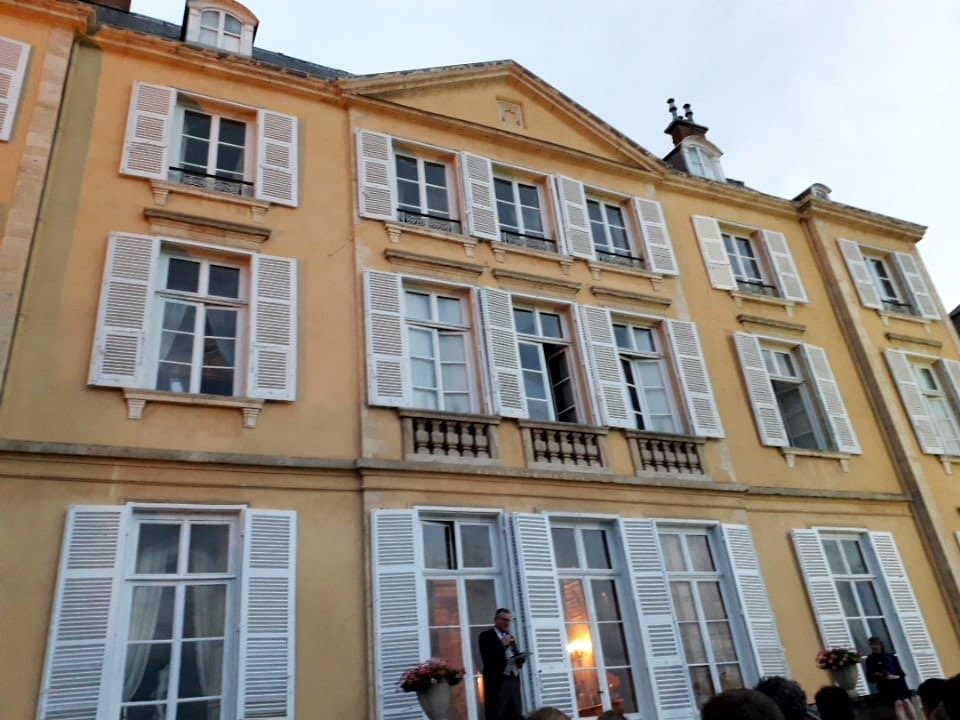 Chateau De Saint Trys-官方