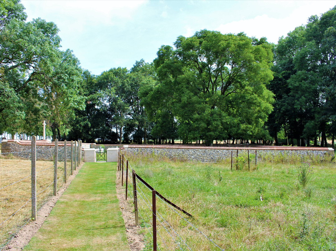 Contalmaison chateau cemetery景点图片