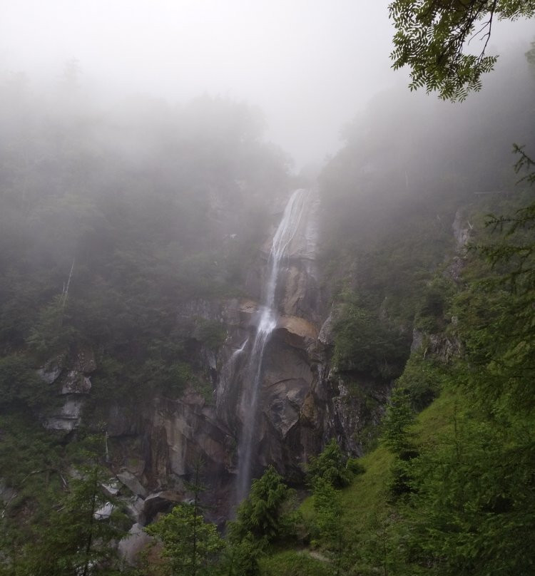 Goshiki Waterfall景点图片