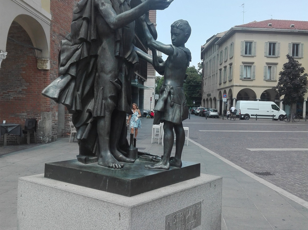 Piazza Stradivari景点图片