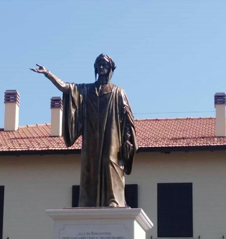 Statua di Dante Alighieri景点图片