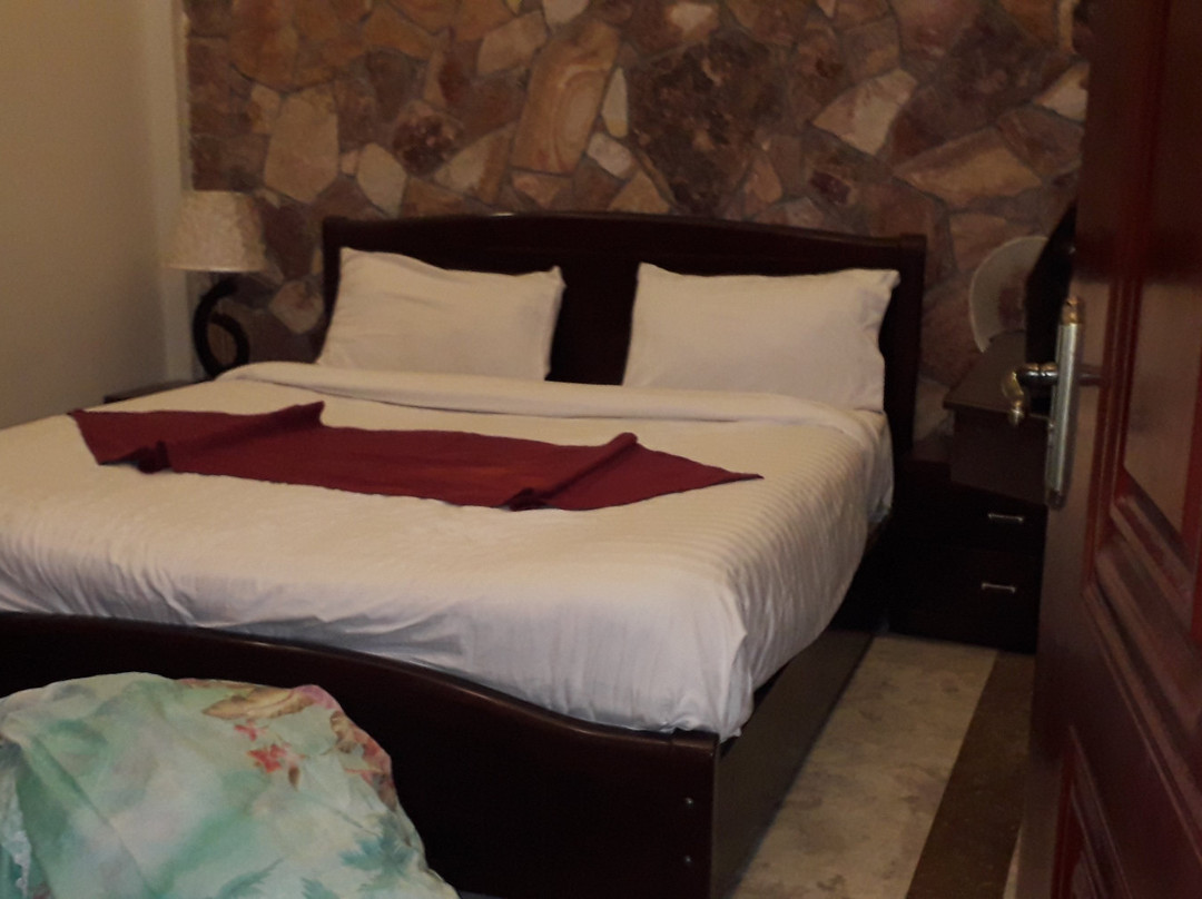 Triple One Hotel Suites主图