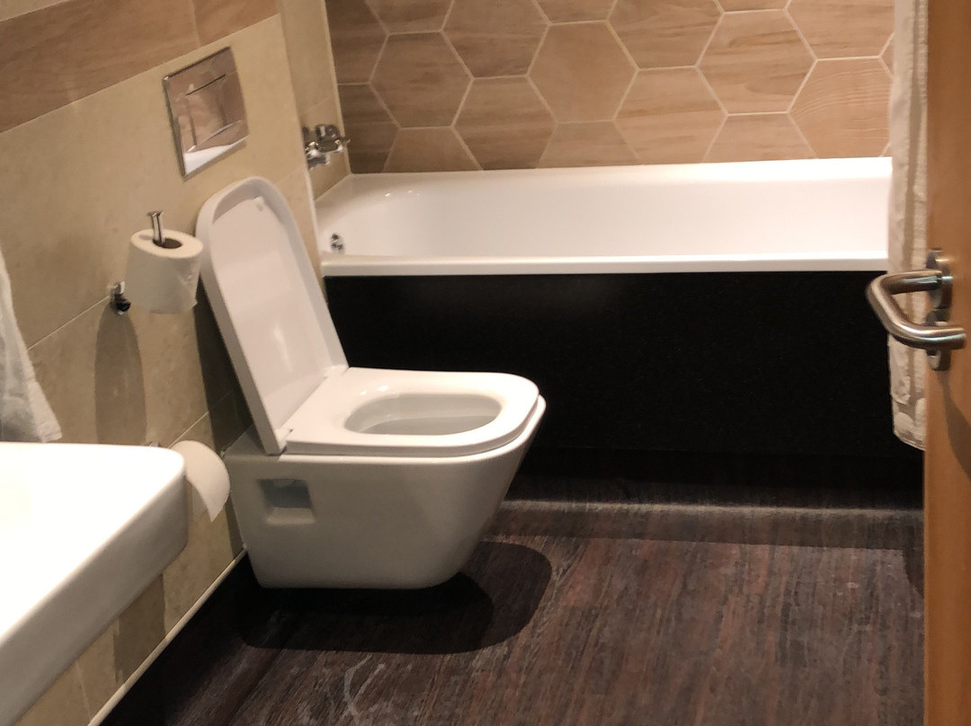 The Crown Hotel主图