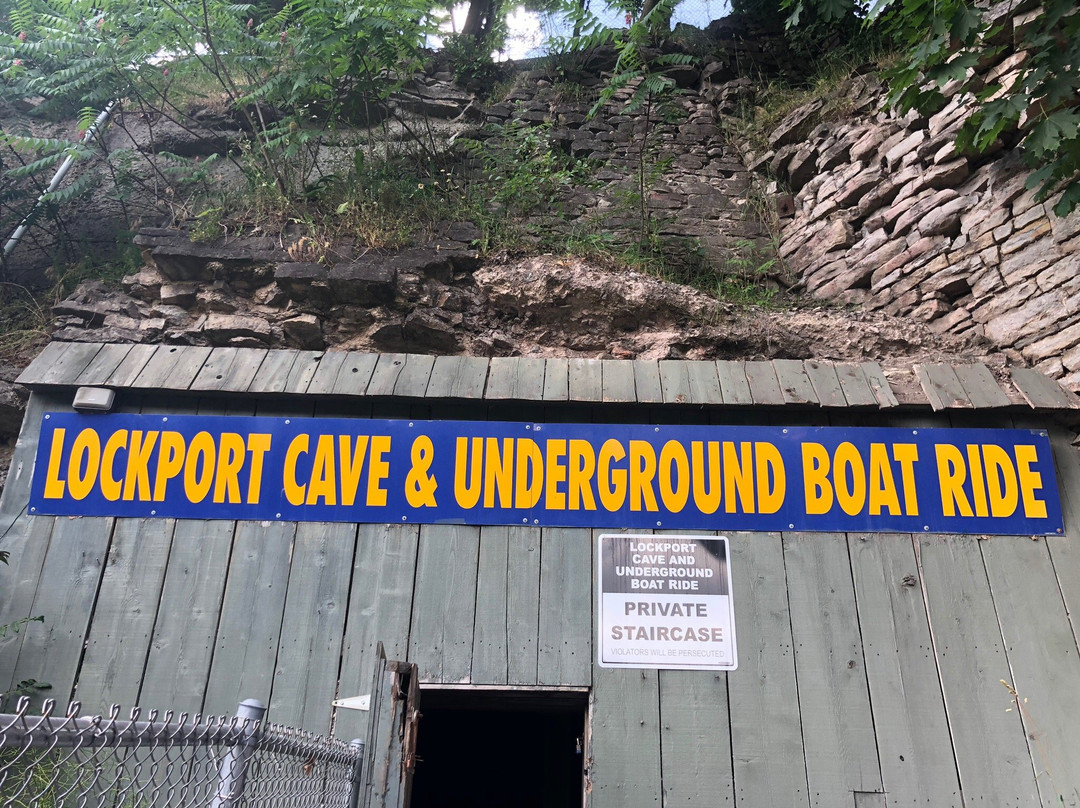 Lockport Cave and Underground Boat Ride景点图片