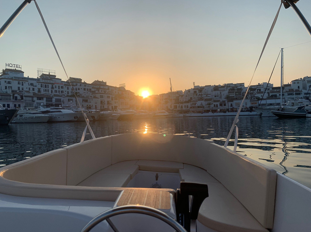 Boat2Go Puerto Banús-巴努斯港必去景点
