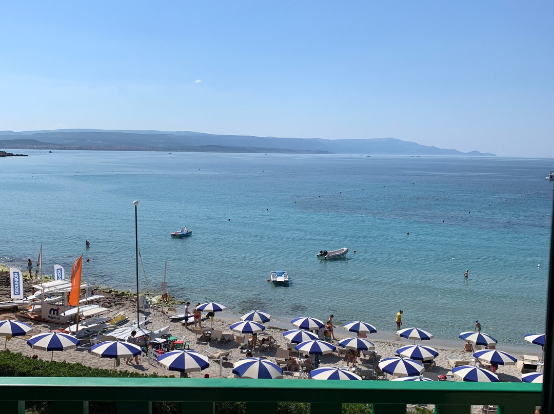 德皮尼酒店主图