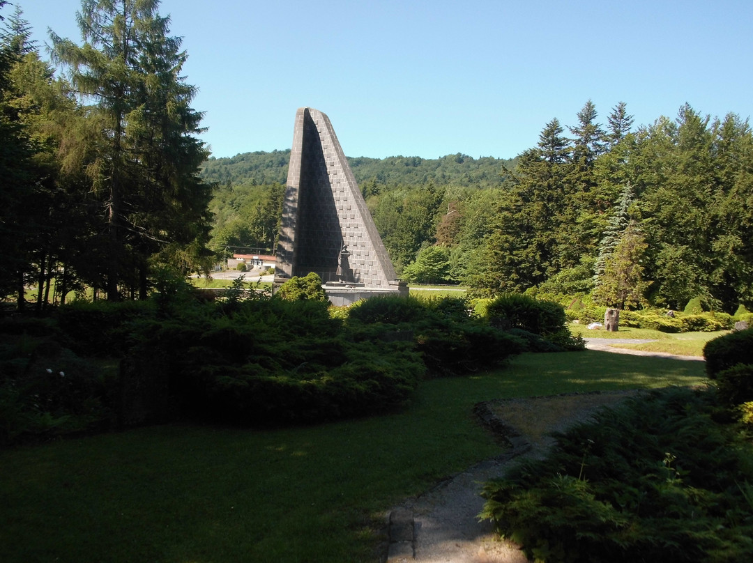 The Memorial and the Cemetery of the Czechoslovak Army in Dukla-Vysny Komarnik必去景点