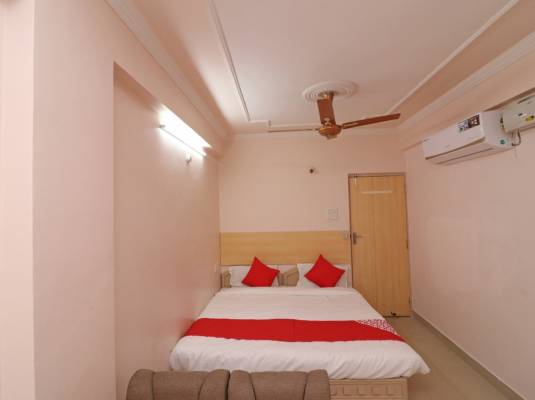 OYO 23694 Hotel Shikhar Palace主图