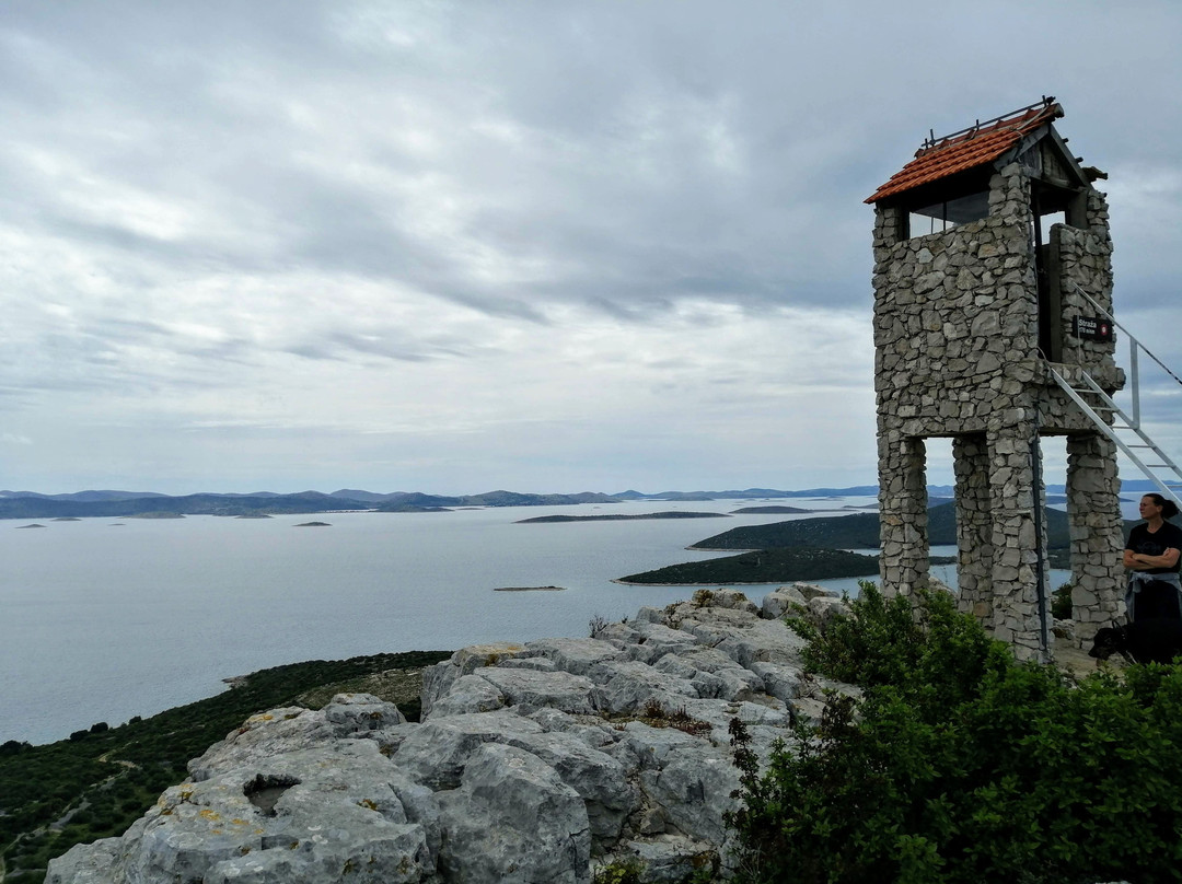 Pasman Island旅游景点-Aussichtsturm Tkon
