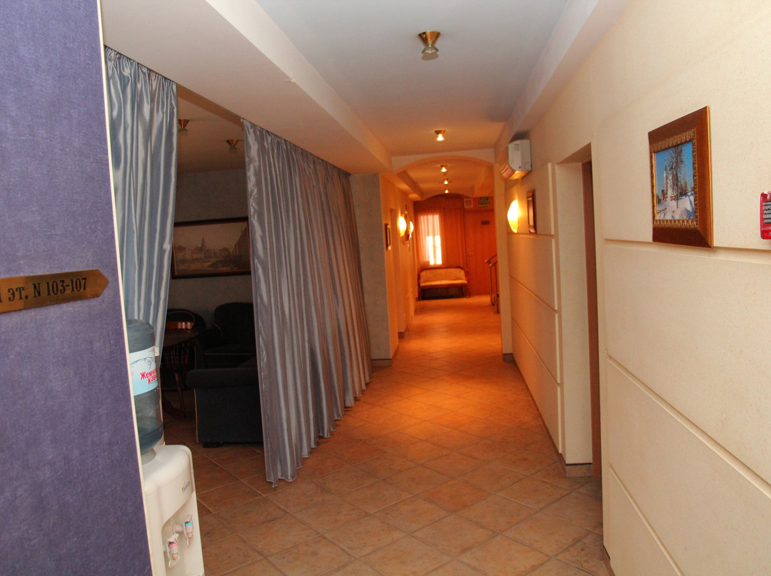 Hotel Four Crowns主图