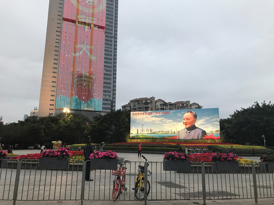 邓小平画像广场-深圳市必去景点