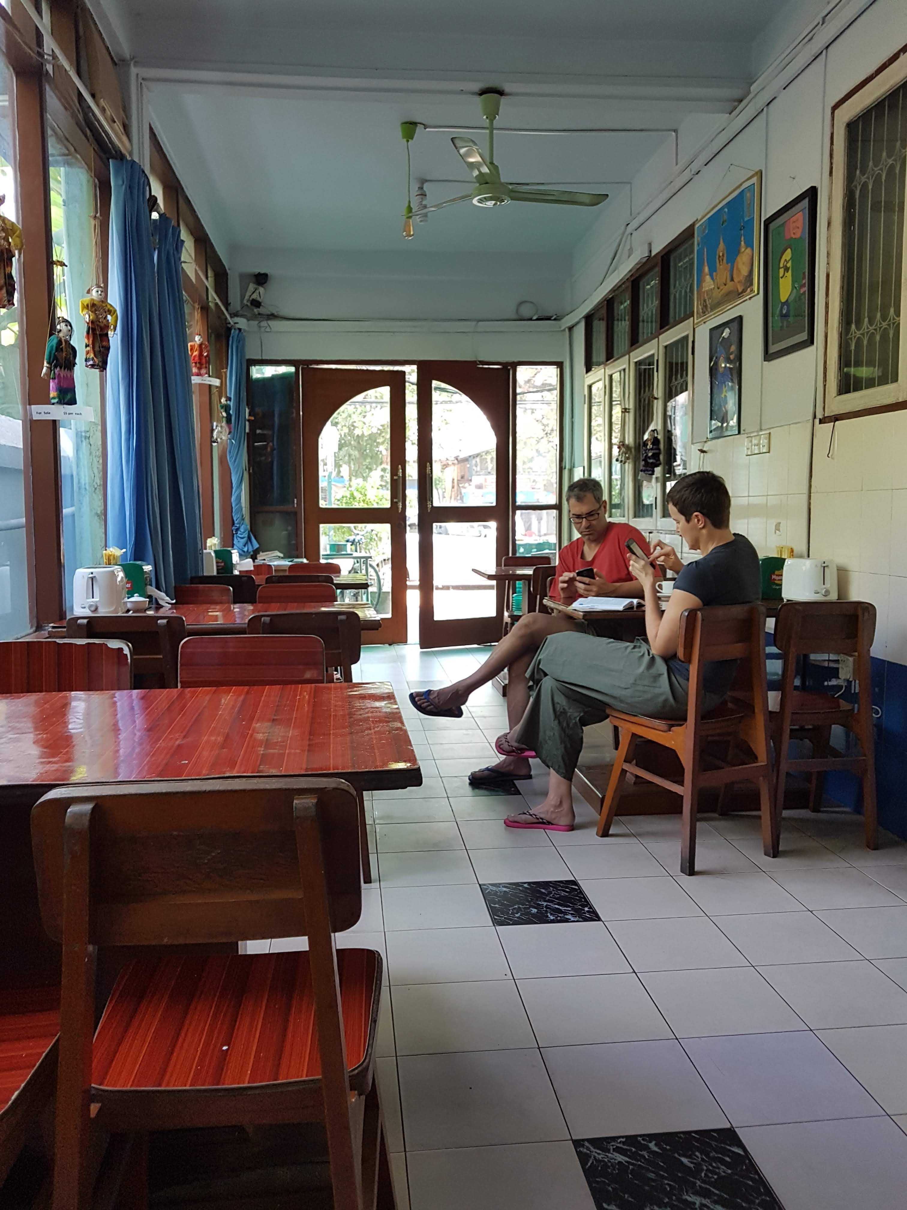 Mother Land Inn 2-餐饮