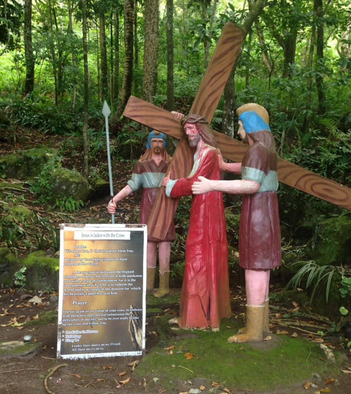 Walkway to the Old Volcano and Via Cruces-曼巴豪必去景点