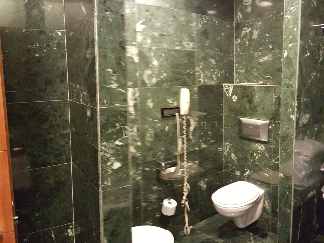 拉库阿大酒店主图