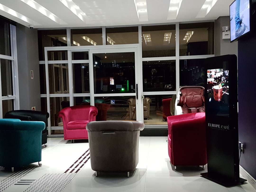 Holiday & Business Hotel主图