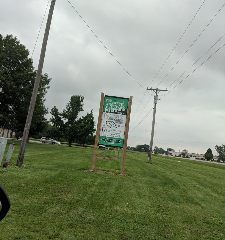 World's Largest Pitchfork-Casey必去景点
