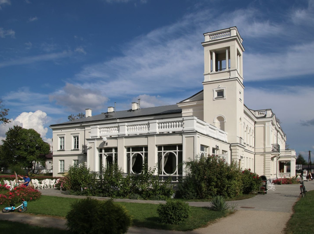 Palace and Park Complex in Sanniki景点图片