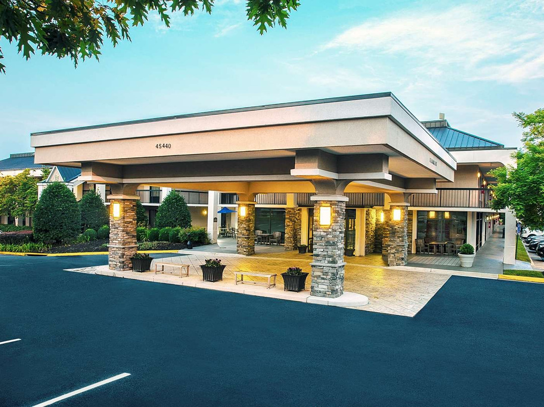 贝斯特韦斯特杜勒斯机场酒店主图