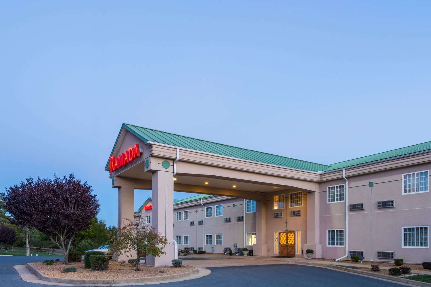Ramada by Wyndham Strasburg-官方