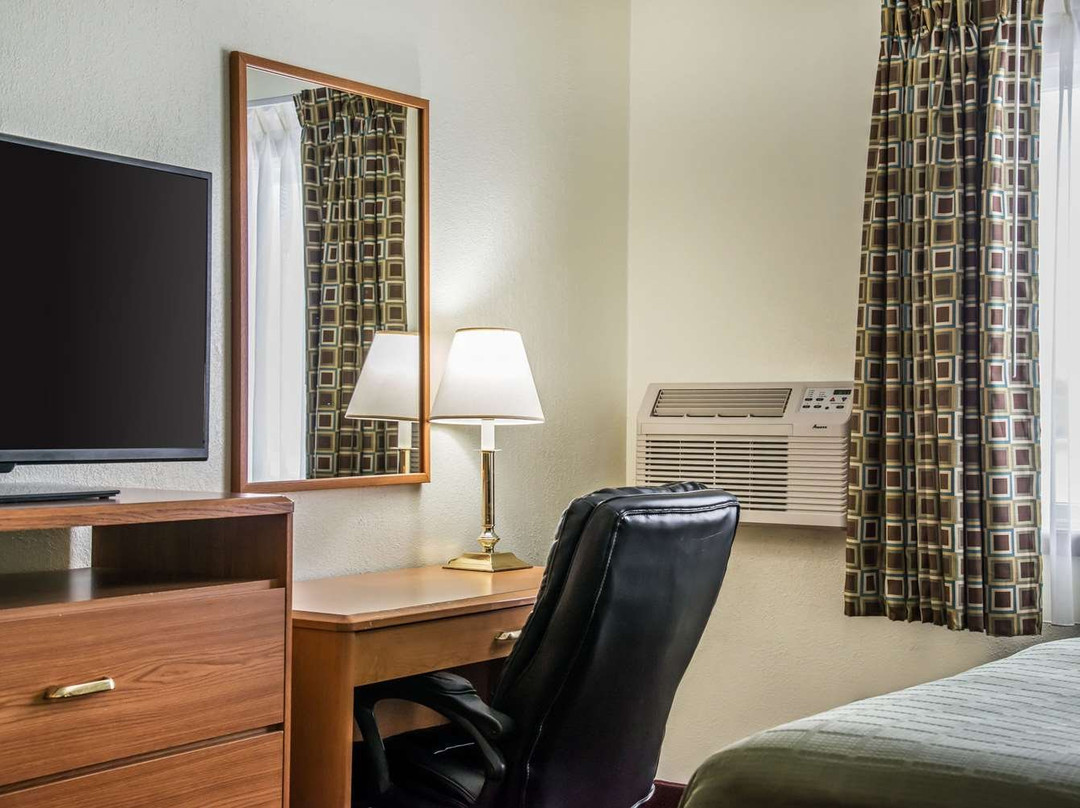 Hudson Inn & Suites主图